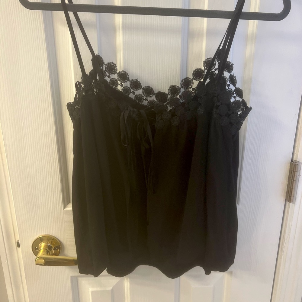 Baby doll, open back shirt. Tie in the back